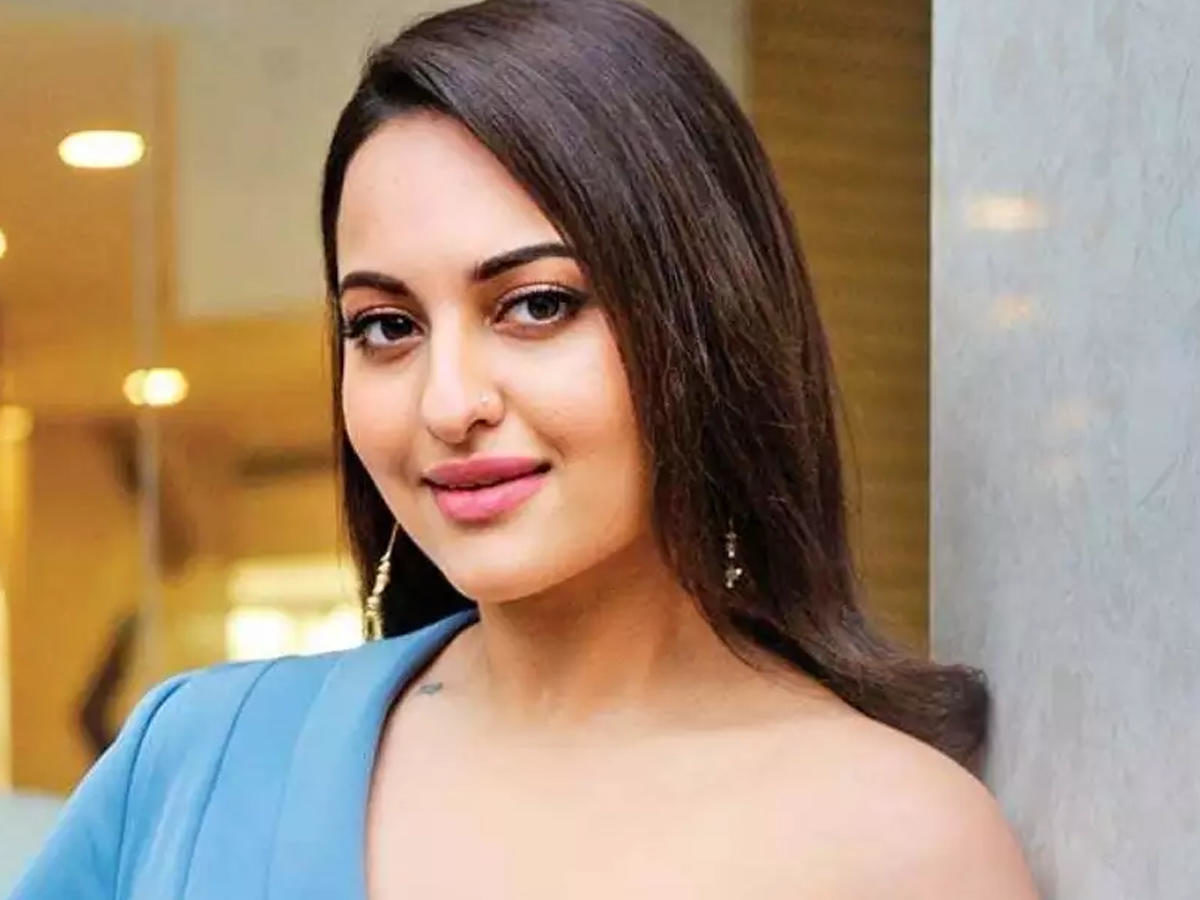 Sonakshi Sinha's Insta Post Comes With One Helluva Caption | BMP